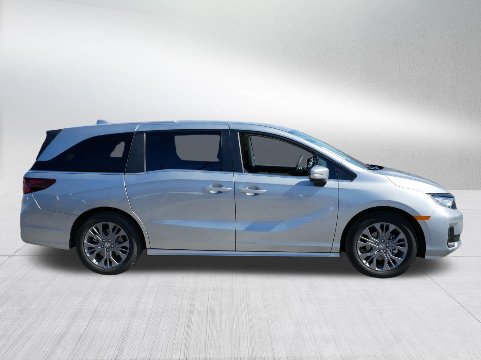 Certified 2026 Honda Odyssey Touring image 8