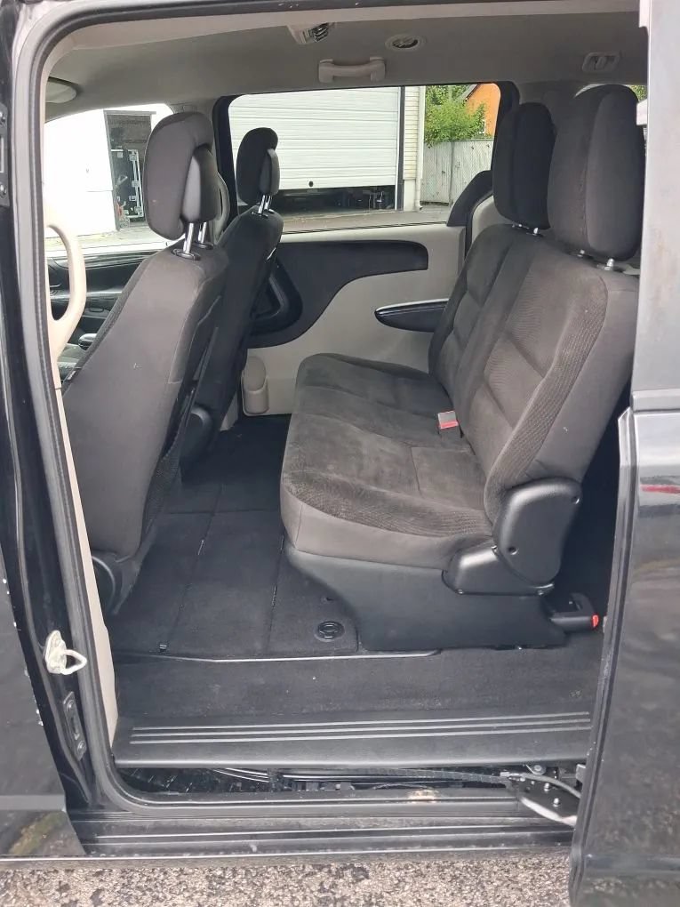 Used 2018 Dodge Grand Caravan SE w/ UConnect Hands-Free Group FWD image 18