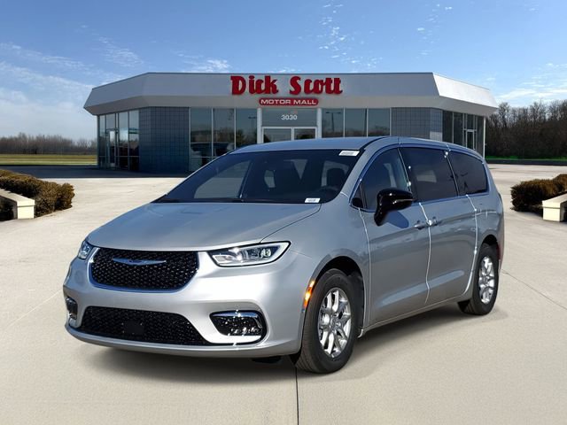 New 2026 Chrysler Pacifica Select FWD image 2