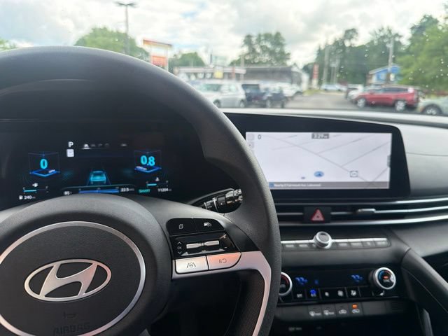 Used 2024 Hyundai Elantra SEL FWD image 7