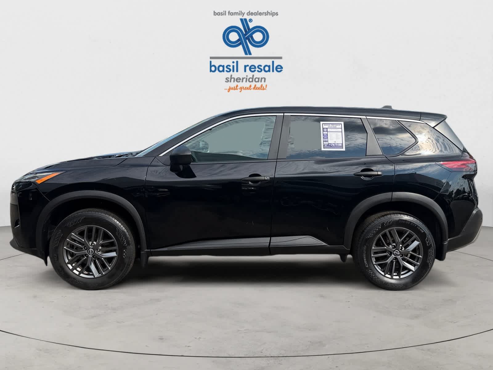 Used 2023 Nissan Rogue S AWD/4WD image 3