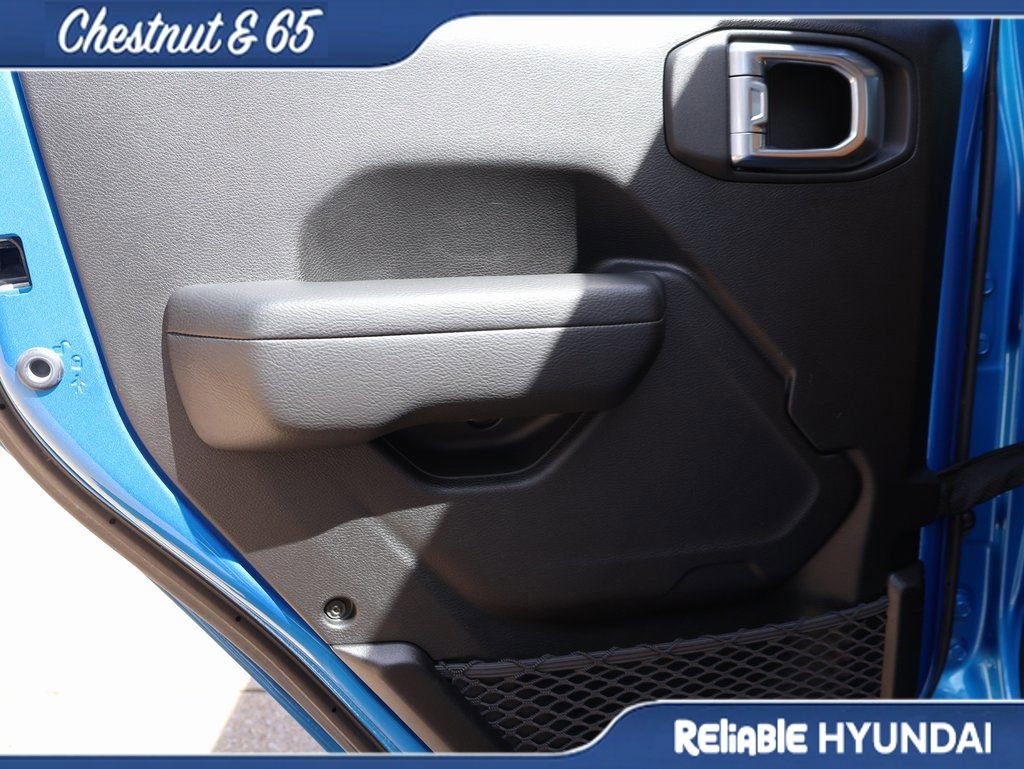 Used 2023 Jeep Wrangler Unlimited Rubicon w/ Cold Weather Group image 17