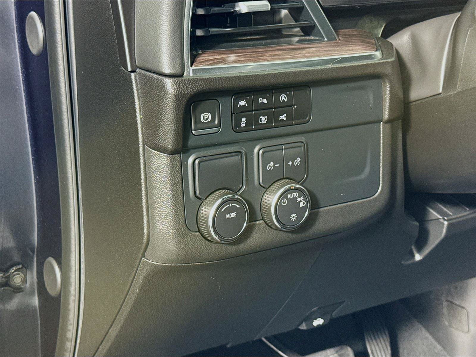 Used 2025 Chevrolet Tahoe LS RWD image 8
