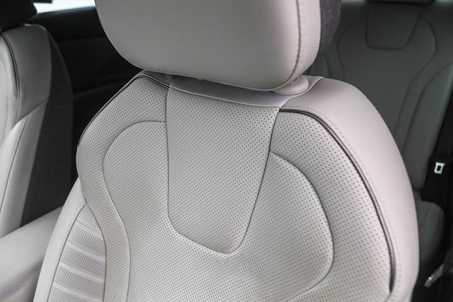 Used 2023 Hyundai Elantra Limited FWD image 27