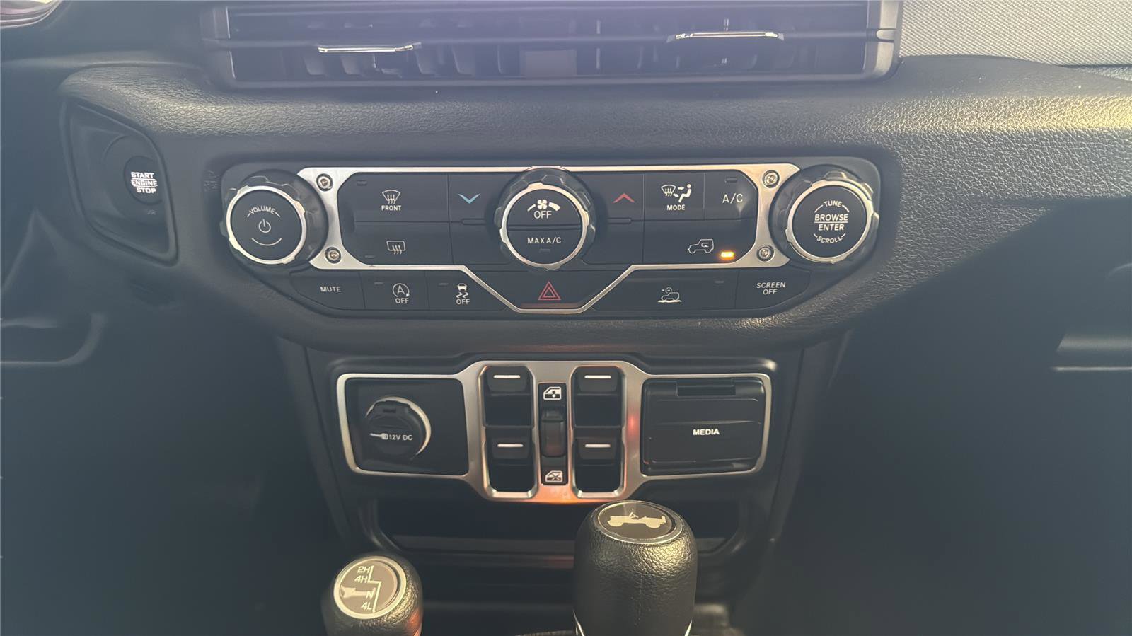 Used 2024 Jeep Wrangler Sport S image 21