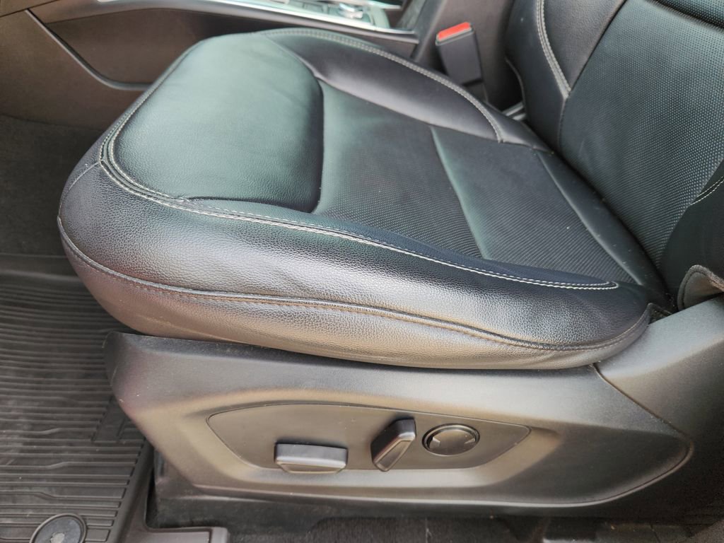 Used 2024 Ford Explorer Limited w/ Limited Technology Package AWD/4WD image 32