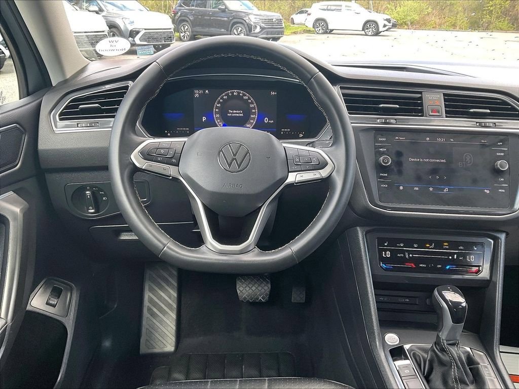 Used 2022 Volkswagen Tiguan SE AWD/4WD image 17