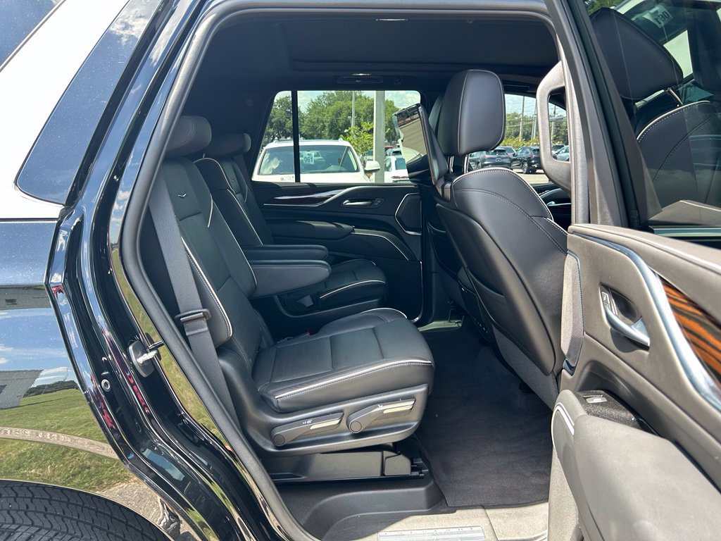 Used 2023 Cadillac Escalade Premium Luxury w/ LPO, Illumination Package AWD/4WD image 45