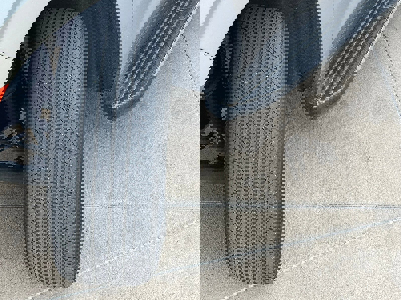 Used 2024 Chevrolet Suburban LT image 9