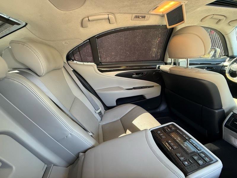 Used 2015 Lexus LS 460 L w/ Ultra Luxury Package AWD/4WD image 16