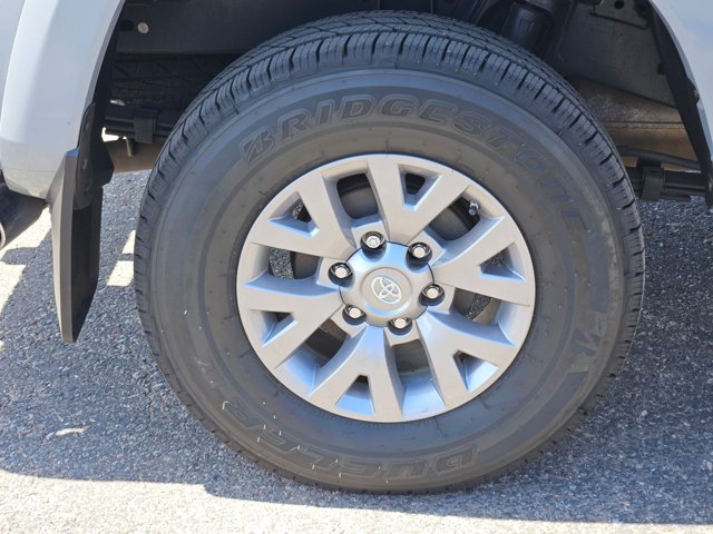 Used 2019 Toyota Tacoma SR5 AWD/4WD image 9