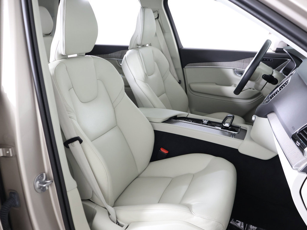 Used 2024 Volvo XC90 B5 Plus AWD/4WD image 38