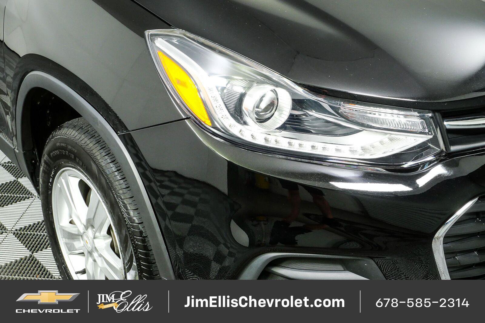 Certified 2020 Chevrolet Trax LT w/ LT Convenience Package AWD/4WD image 33