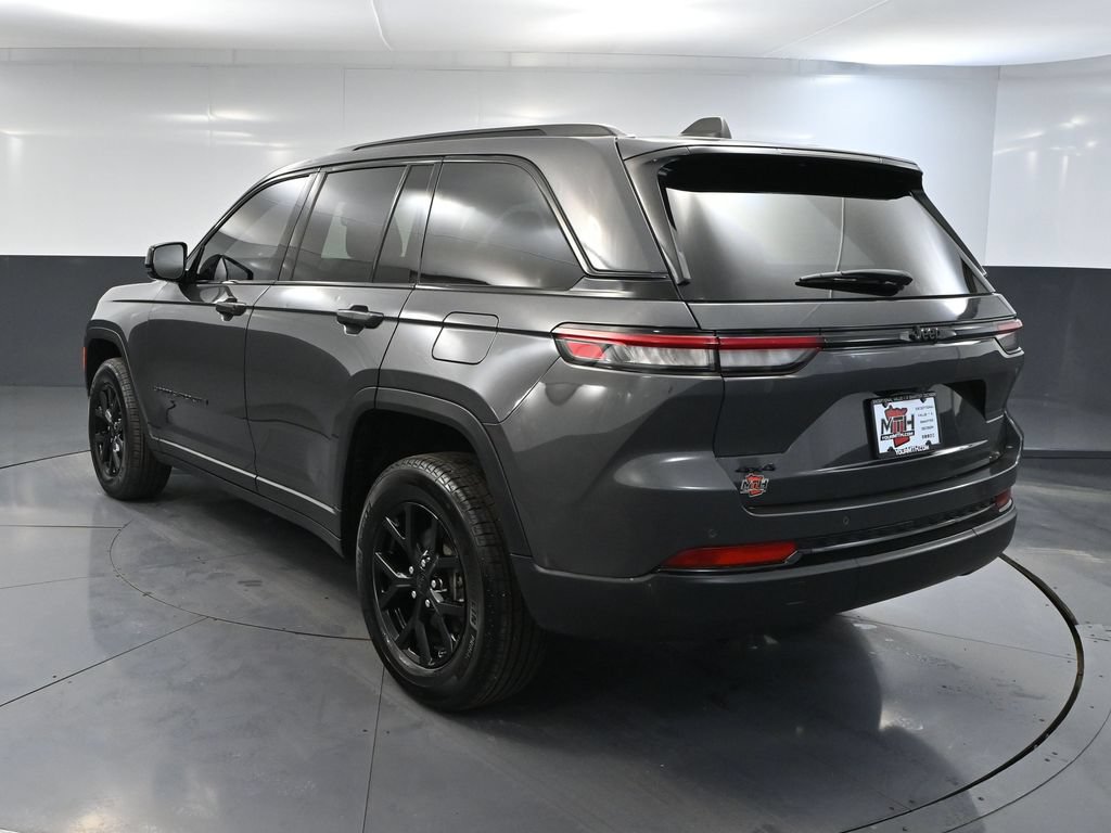 Used 2024 Jeep Grand Cherokee Altitude AWD/4WD image 6