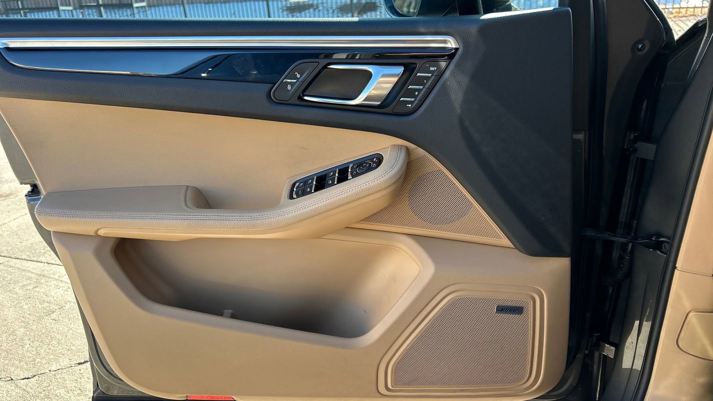 Used 2017 Porsche Macan S image 25