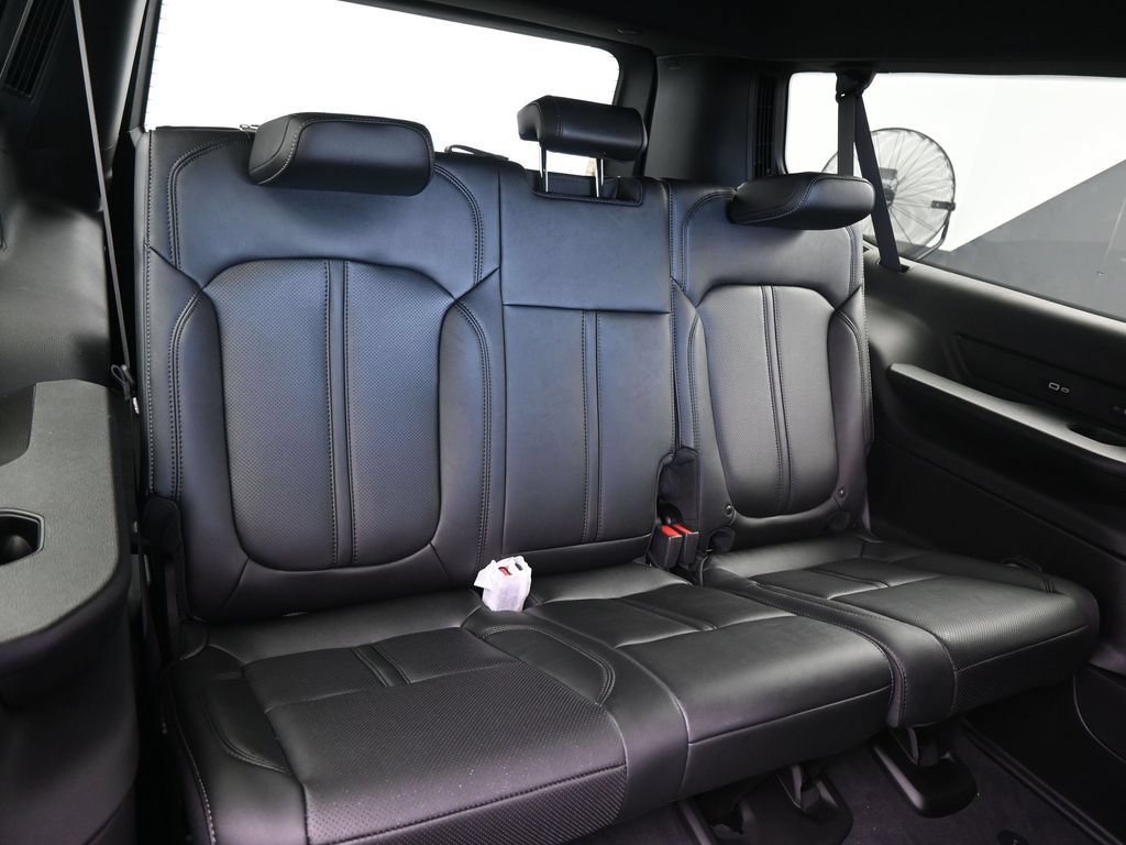 New 2026 Jeep Grand Wagoneer L Limited AWD/4WD image 40