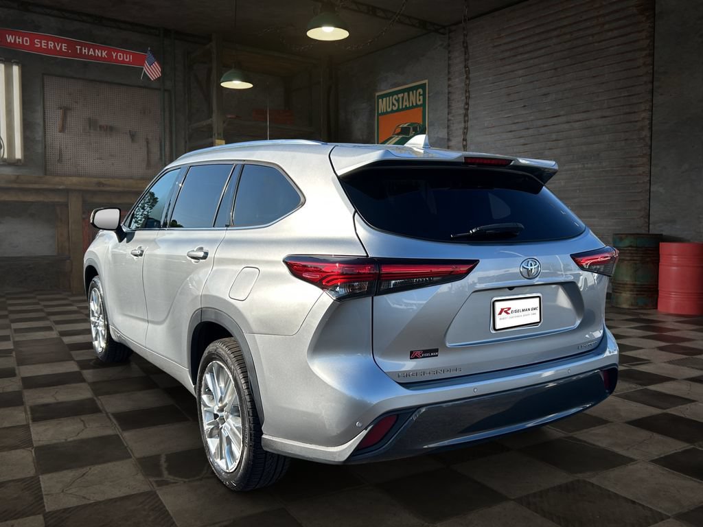 Used 2020 Toyota Highlander Limited FWD image 5