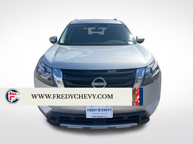 Used 2025 Nissan Pathfinder SL AWD/4WD image 8