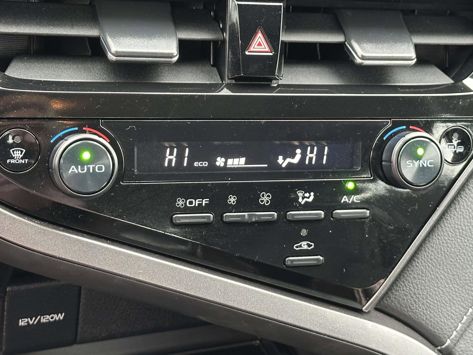 Used 2024 Toyota Camry SE image 12