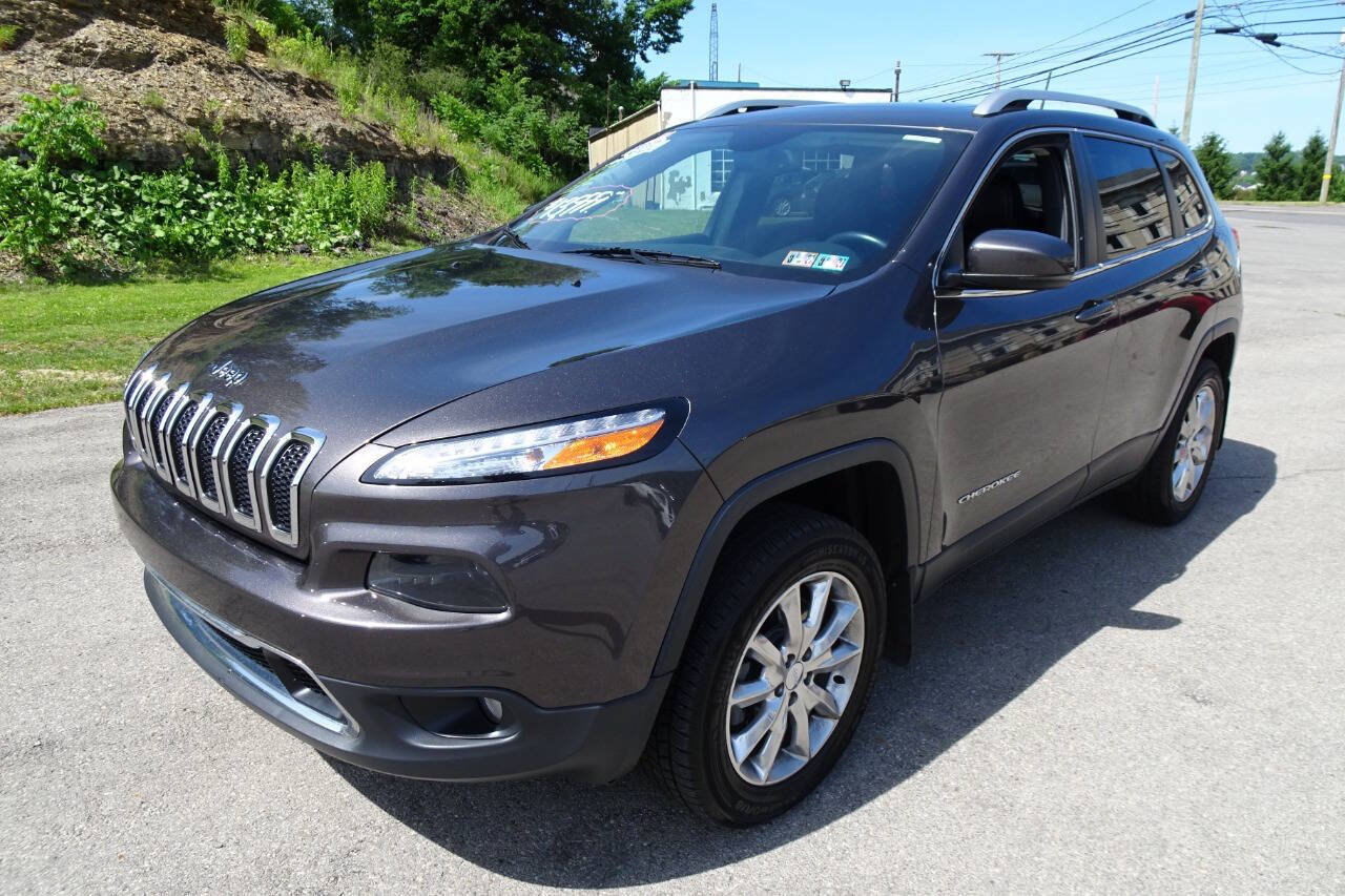 Used 2017 Jeep Cherokee Limited AWD/4WD image 2