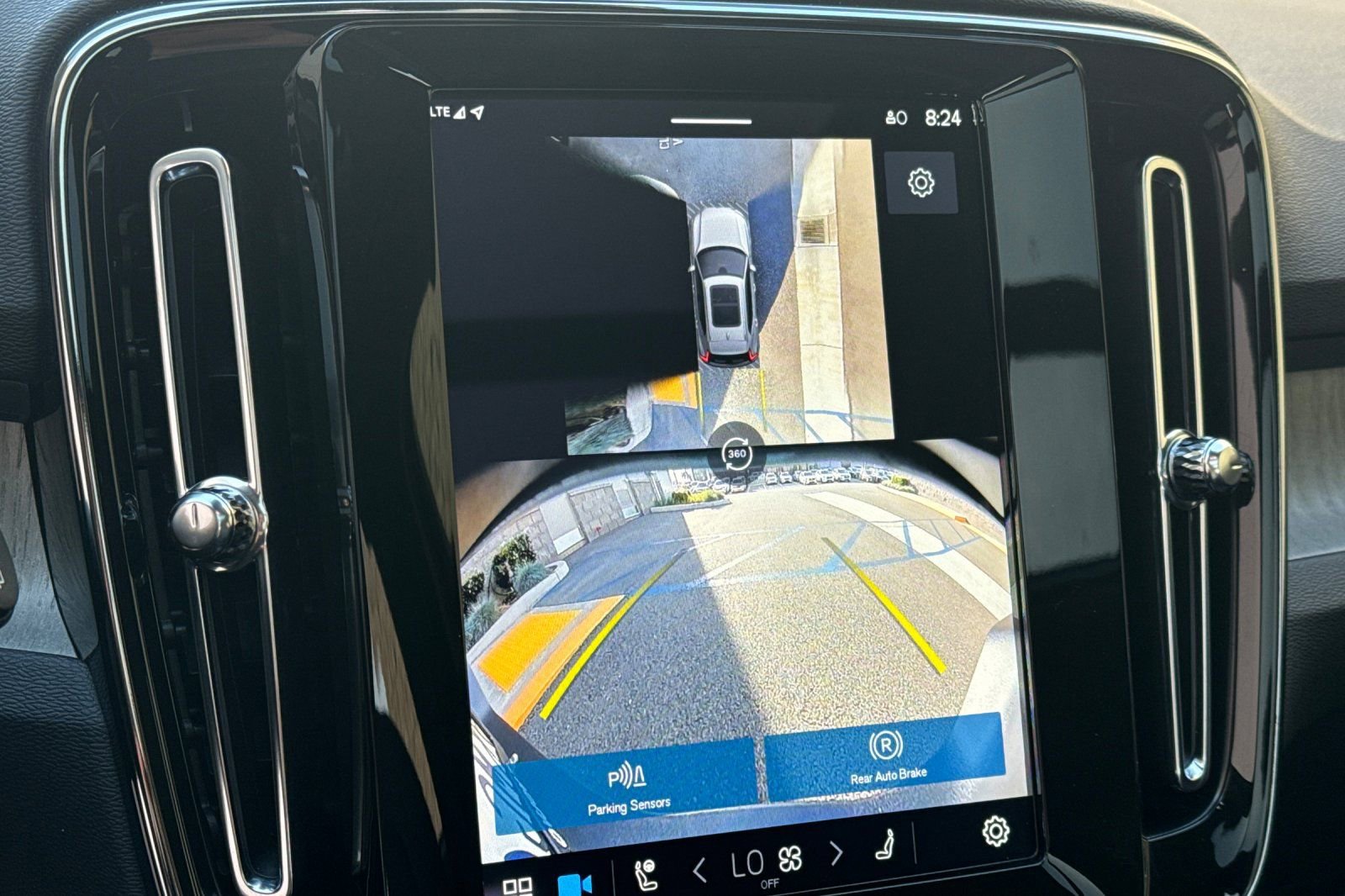 Used 2024 Volvo XC40 B5 Plus w/ Climate Package image 22