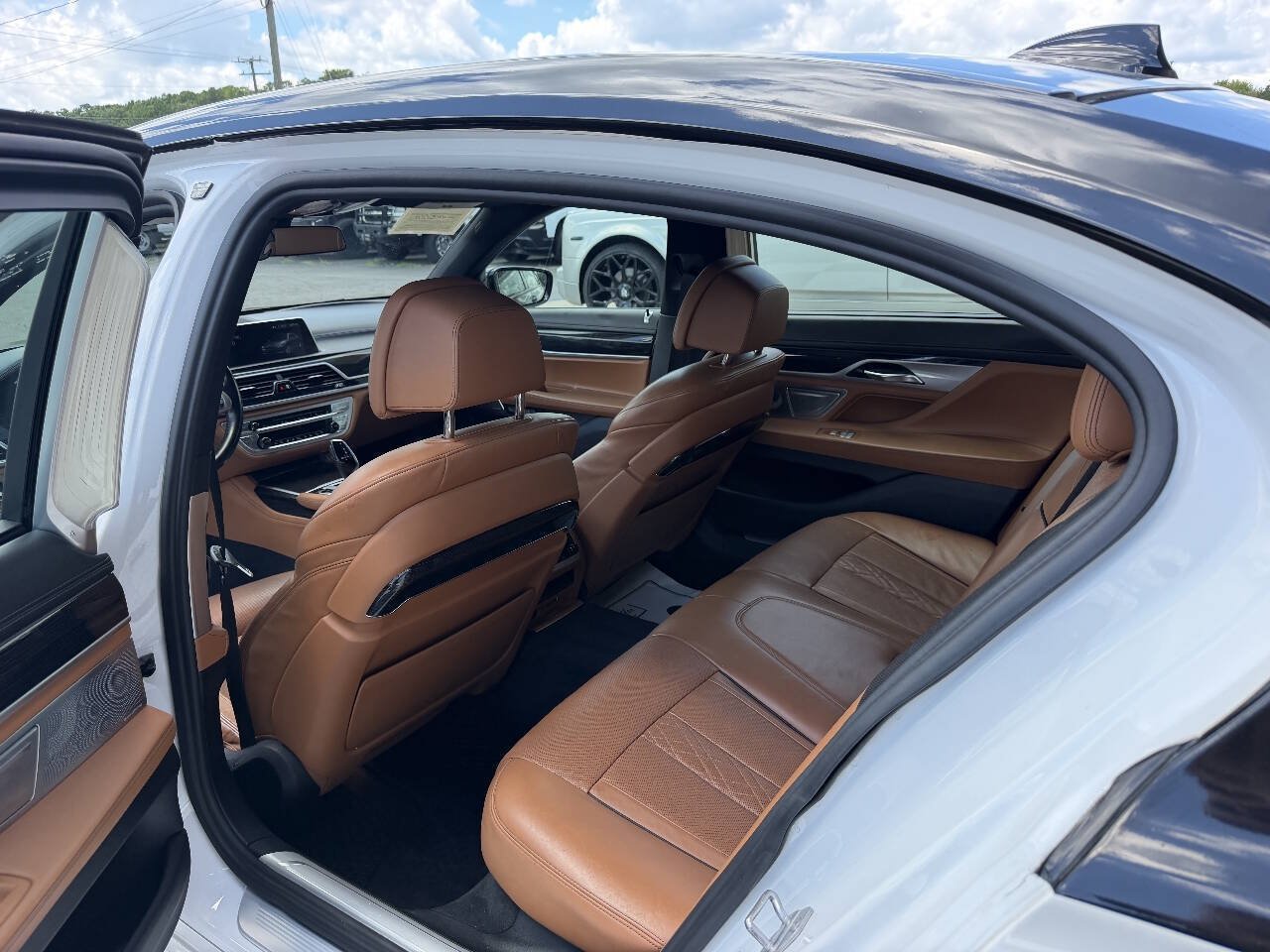 Used 2017 BMW 750i xDrive AWD/4WD image 11