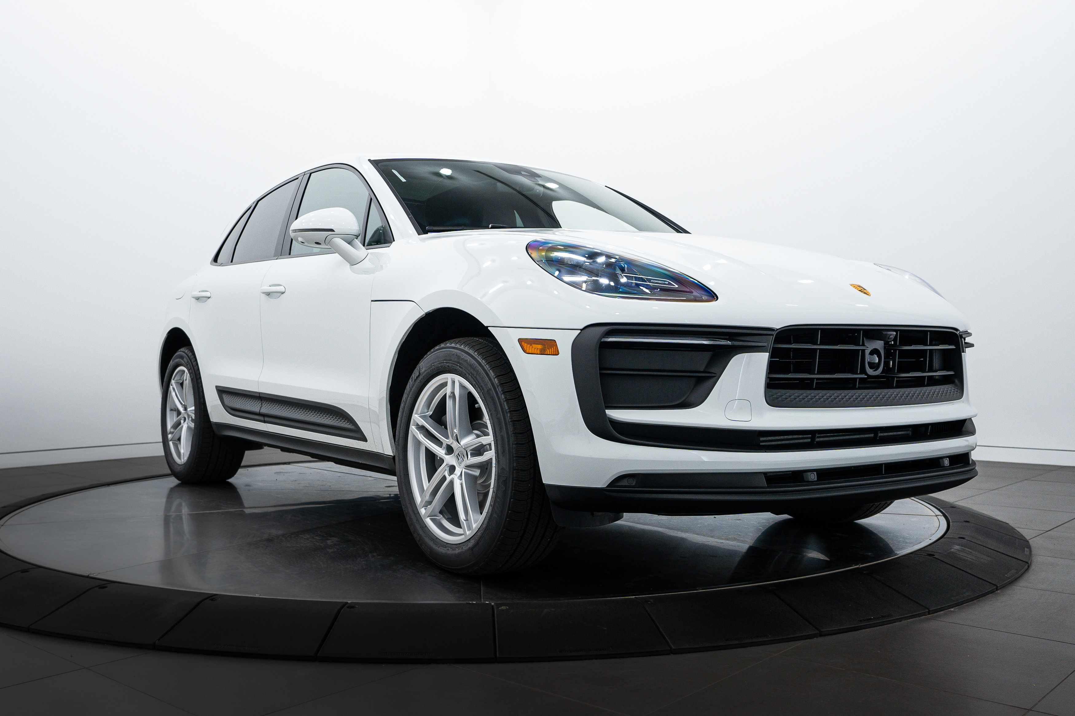 New 2025 Porsche Macan image 9