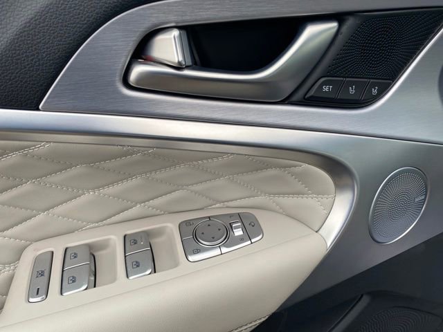 Used 2020 Genesis G70 2.0T w/ Prestige Package image 18