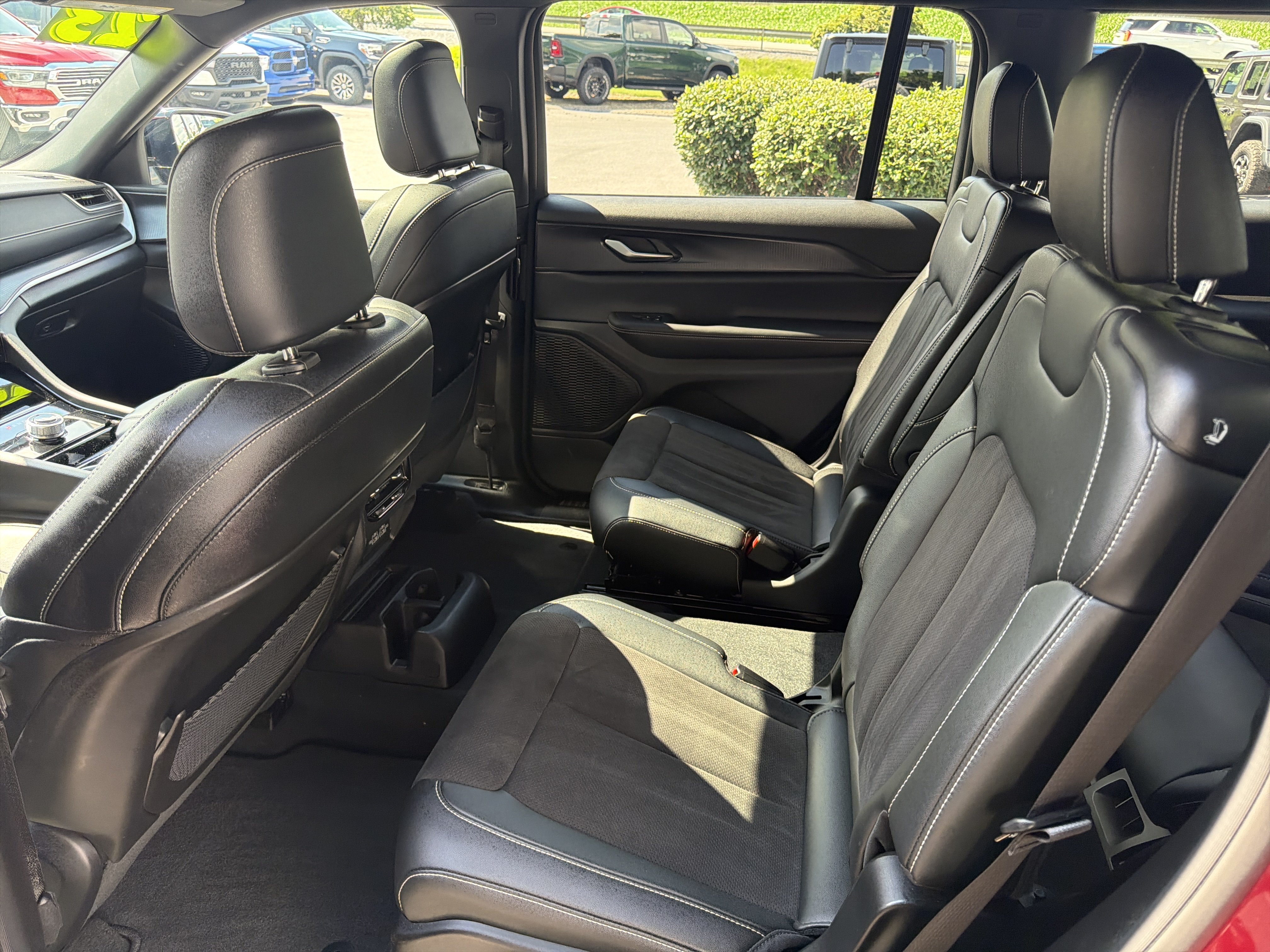 Used 2023 Jeep Grand Cherokee L Laredo AWD/4WD image 13