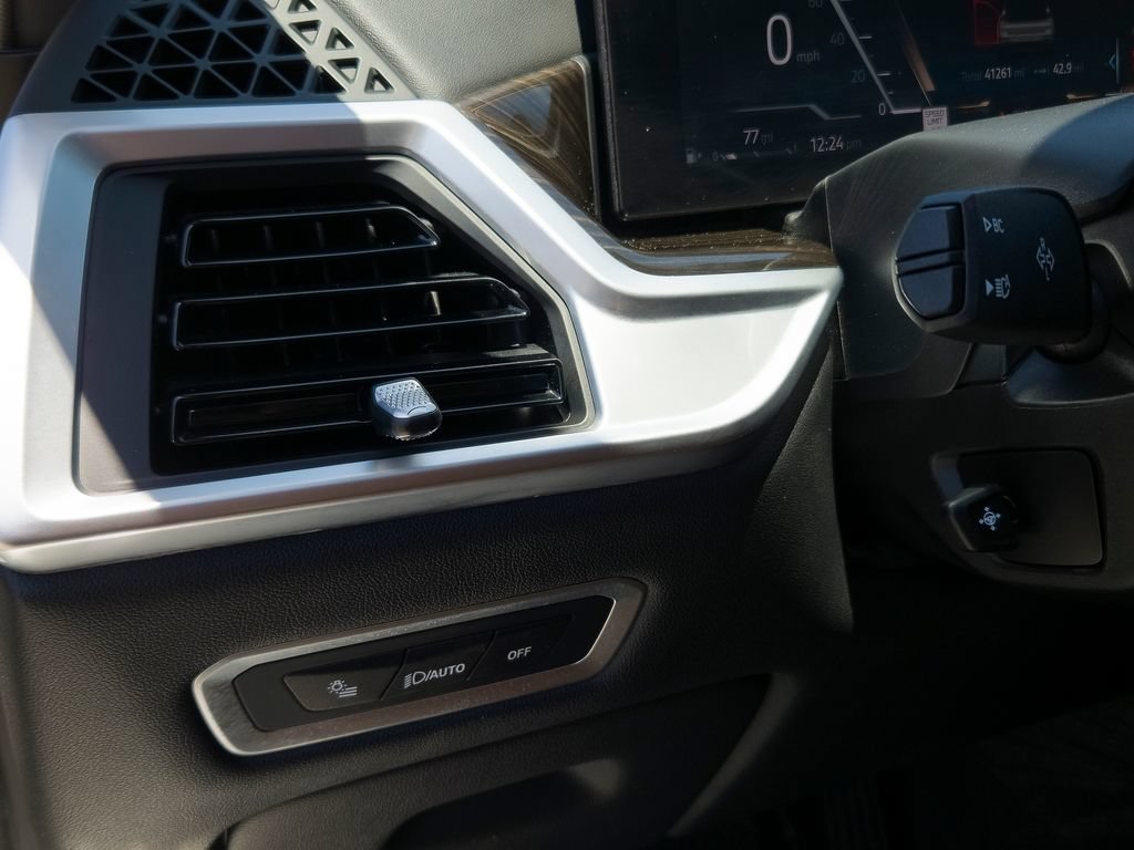 Used 2024 BMW X7 xDrive40i w/ Parking Assistance Package AWD/4WD image 16