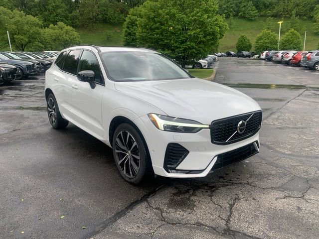 Used 2023 Volvo XC60 B5 Plus w/ Climate Package AWD/4WD image 3