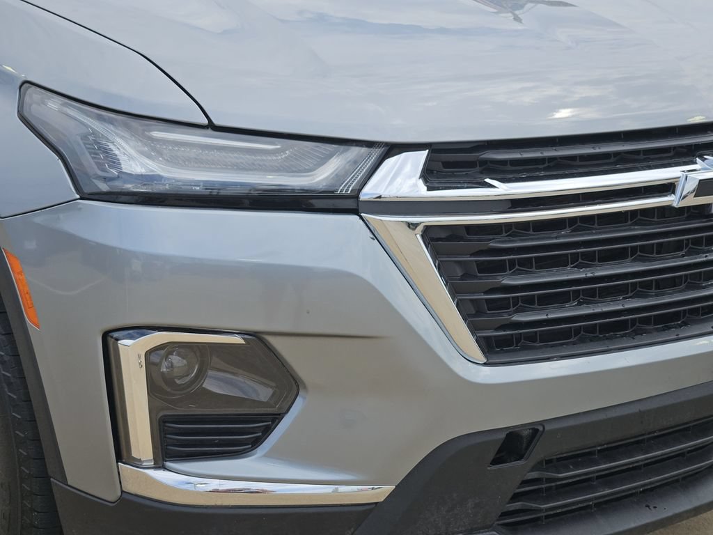Used 2023 Chevrolet Traverse LS w/ Safety Package FWD image 8
