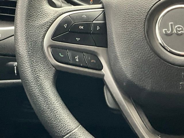 Used 2019 Jeep Cherokee Latitude w/ Popular Appearance Group FWD image 17