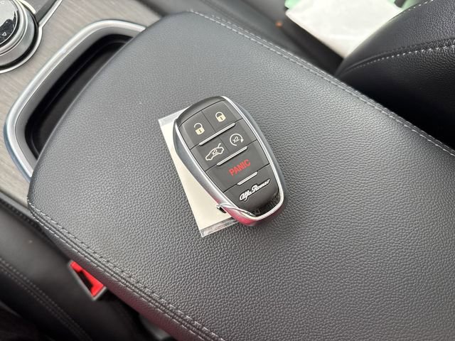 Used 2022 Alfa Romeo Stelvio Ti image 33