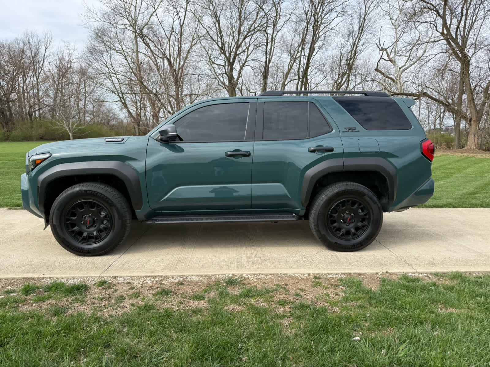 Used 2025 Toyota 4Runner TRD Off-Road Premium AWD/4WD image 2
