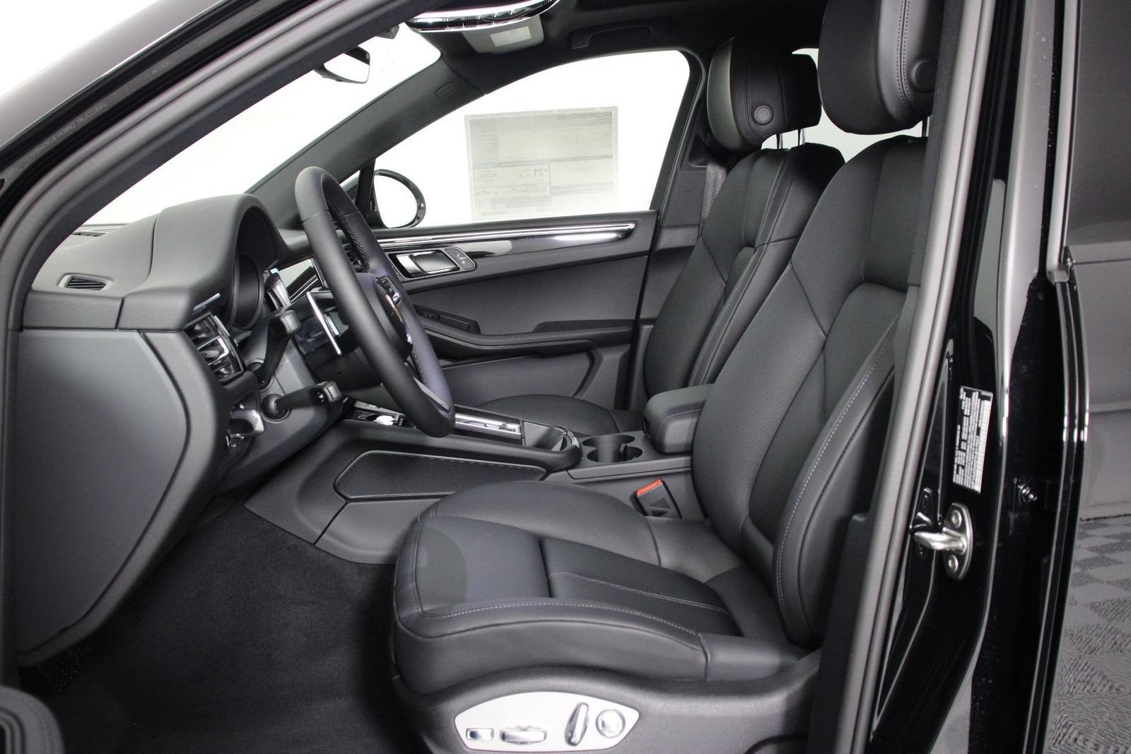 New 2026 Porsche Macan AWD/4WD image 5
