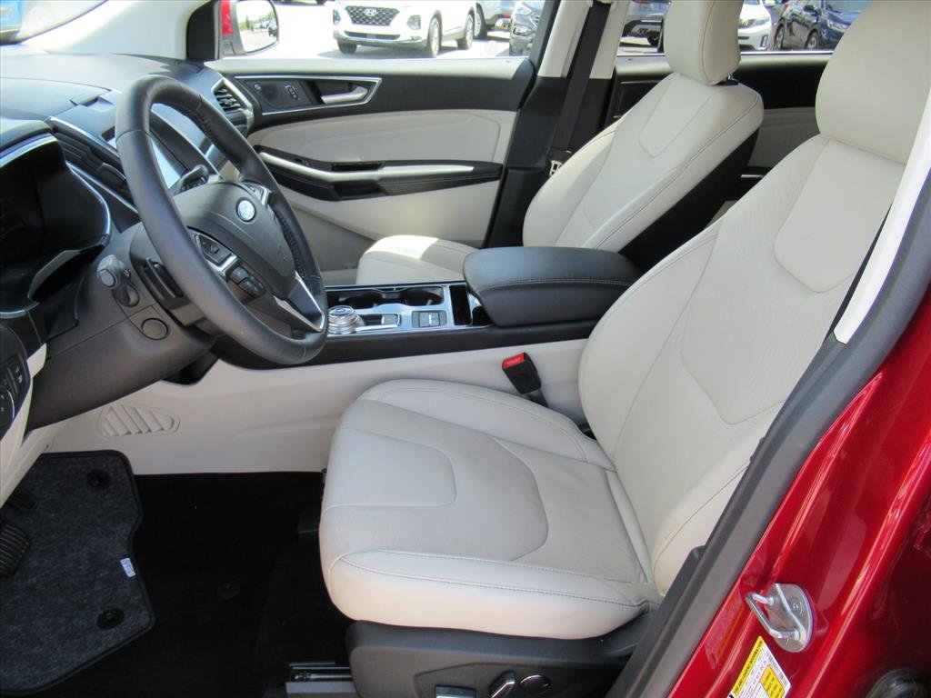 Used 2019 Ford Edge Titanium w/ Equipment Group 301A image 17