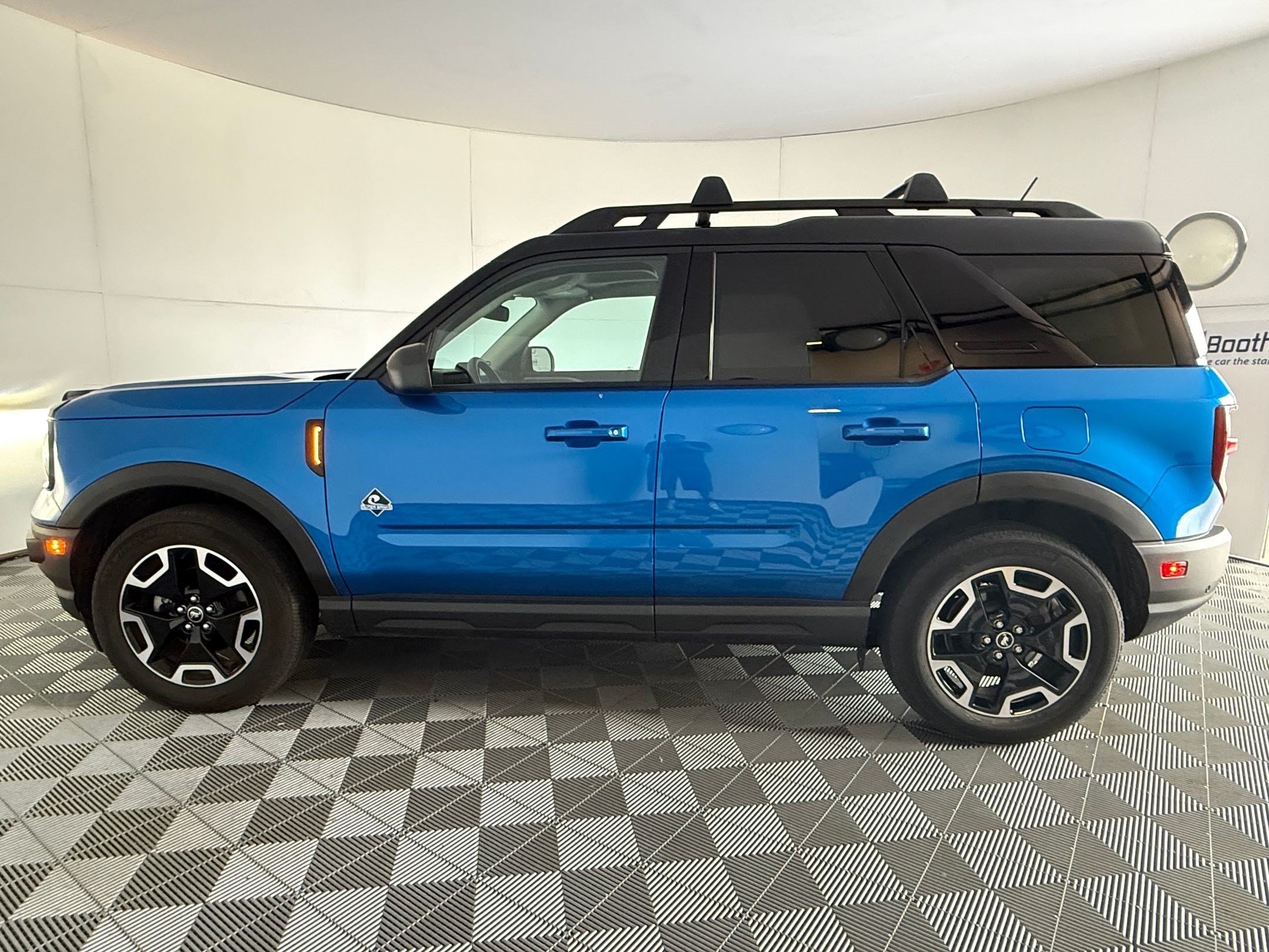 Used 2022 Ford Bronco Sport Outer Banks w/ Tech Package AWD/4WD image 2