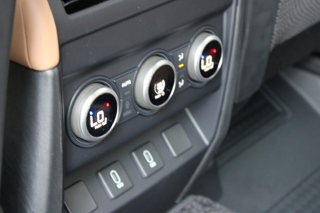 New 2026 Land Rover Defender 130 X-Dynamic SE AWD/4WD image 9