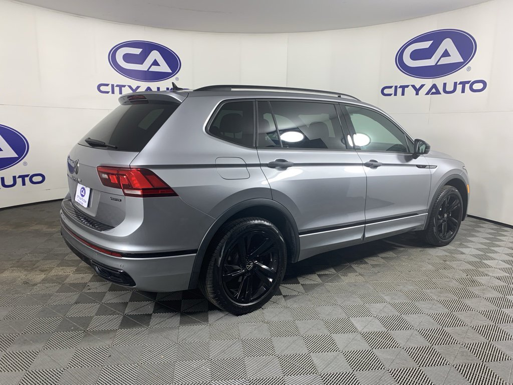 Used 2024 Volkswagen Tiguan SE R-Line image 3