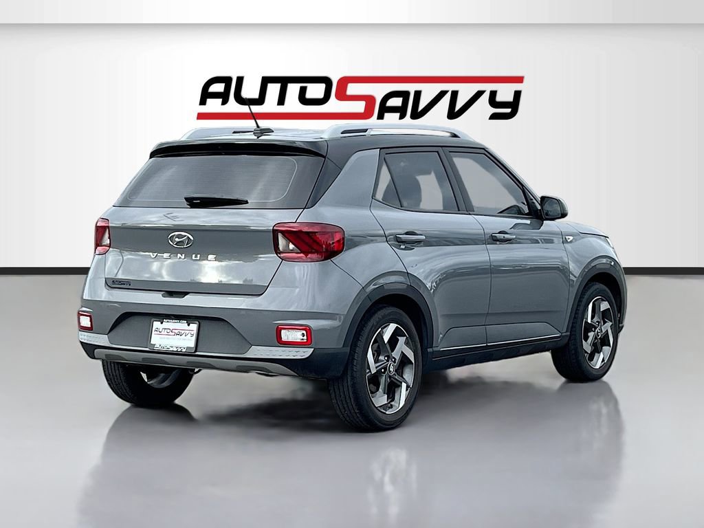 Used 2023 Hyundai Venue Limited image 7