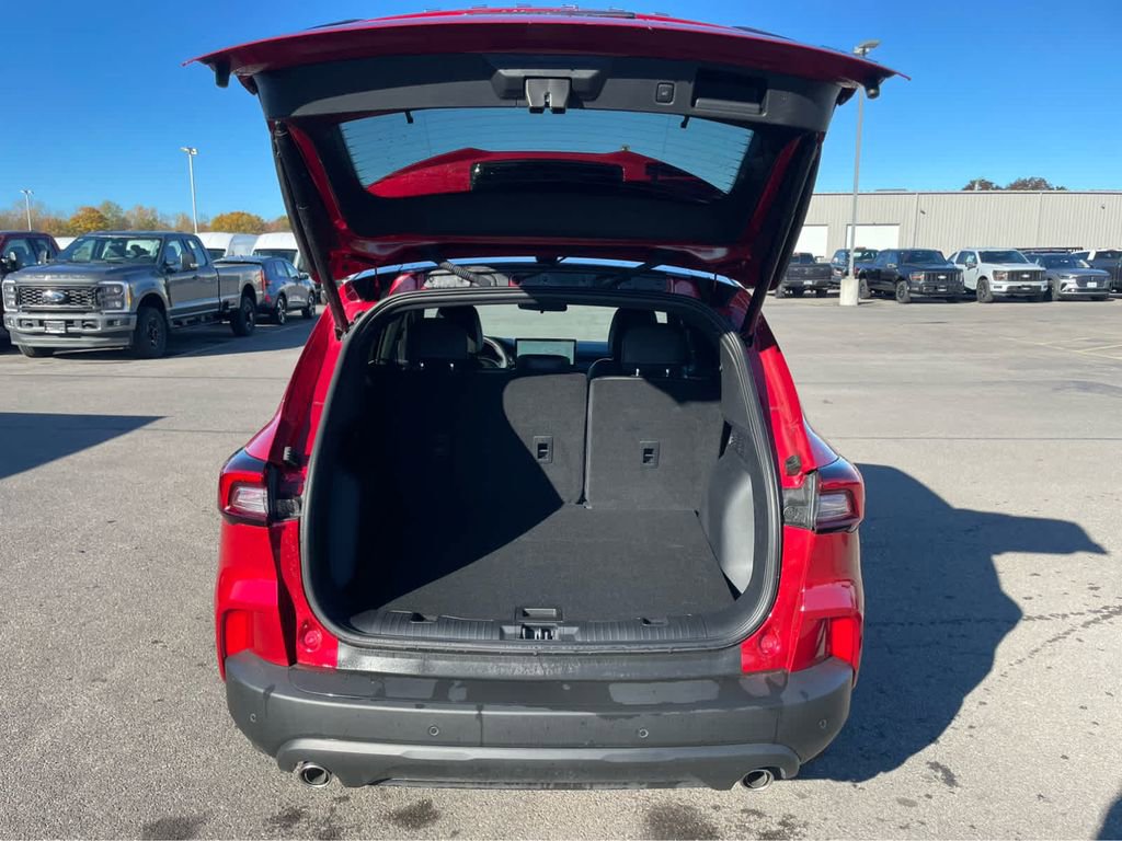 New 2025 Ford Escape ST-Line w/ Tech Pack #1 AWD/4WD image 11
