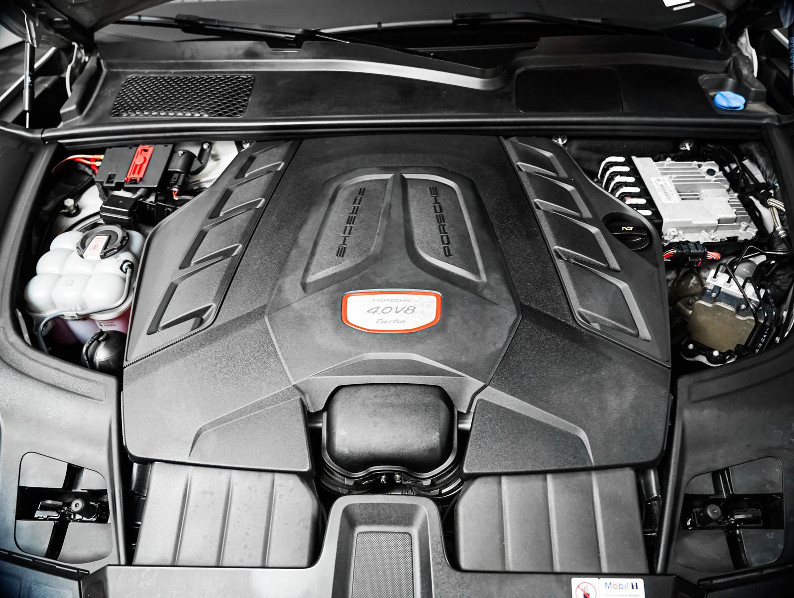 Certified 2023 Porsche Cayenne Turbo AWD/4WD image 12