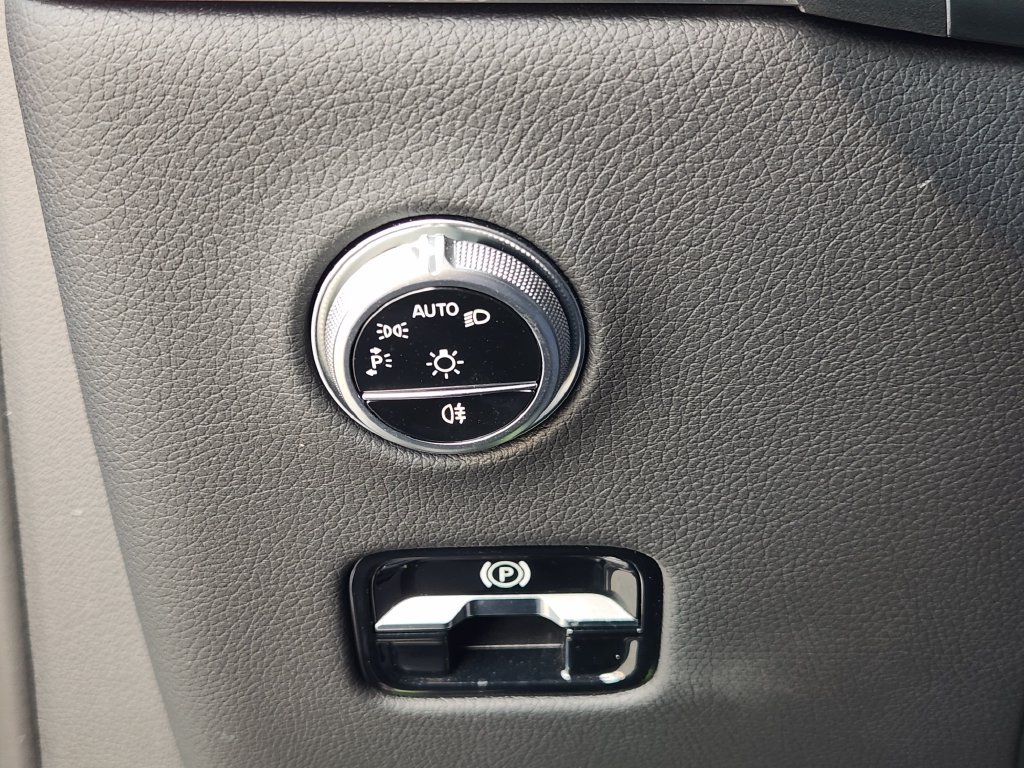 Used 2024 Mercedes-Benz GLC 300 4MATIC image 21