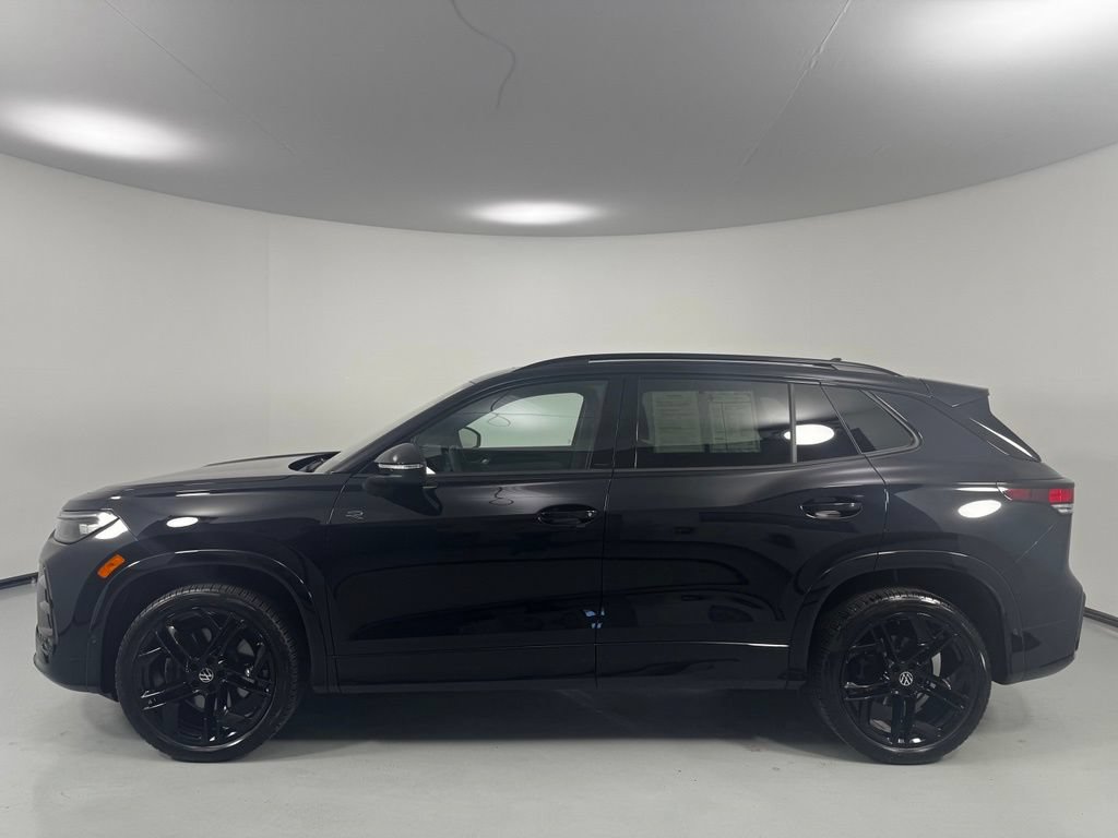 Used 2025 Volkswagen Tiguan SE R-Line AWD/4WD image 4