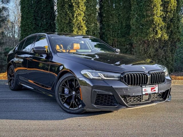 Used 2023 BMW 540i xDrive w/ M Sport Package image 3