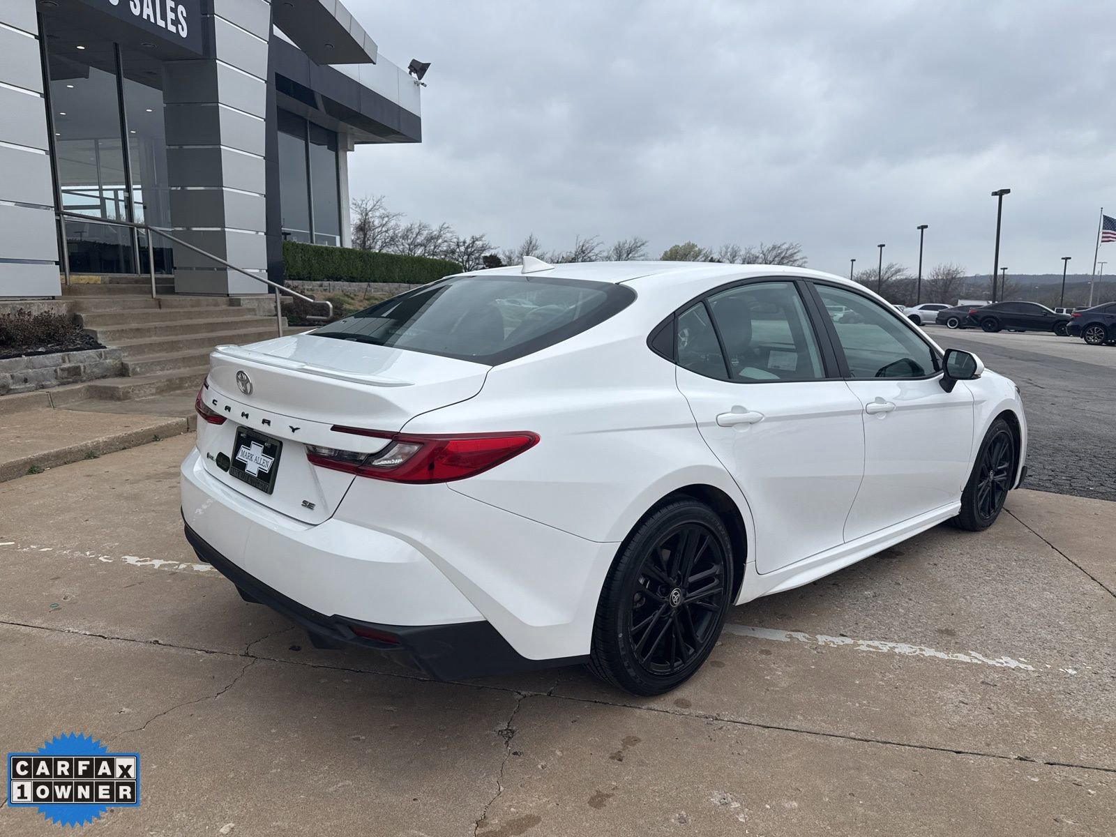 Used 2025 Toyota Camry SE image 3