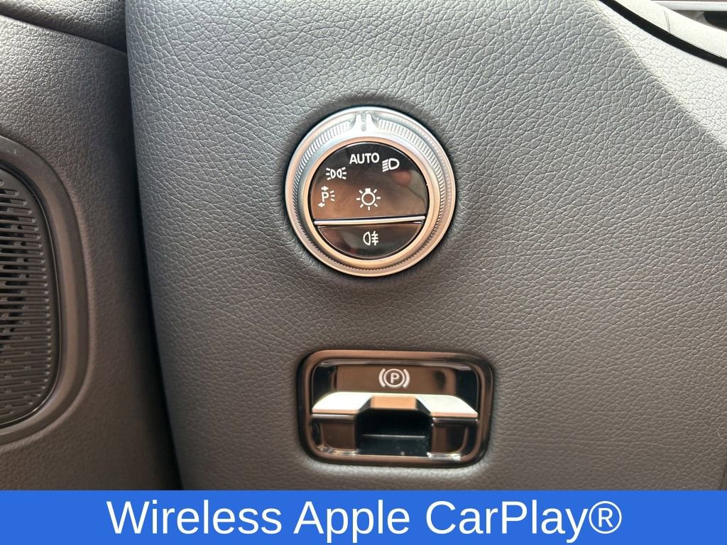 Used 2024 Mercedes-Benz GLC 300 4MATIC image 25