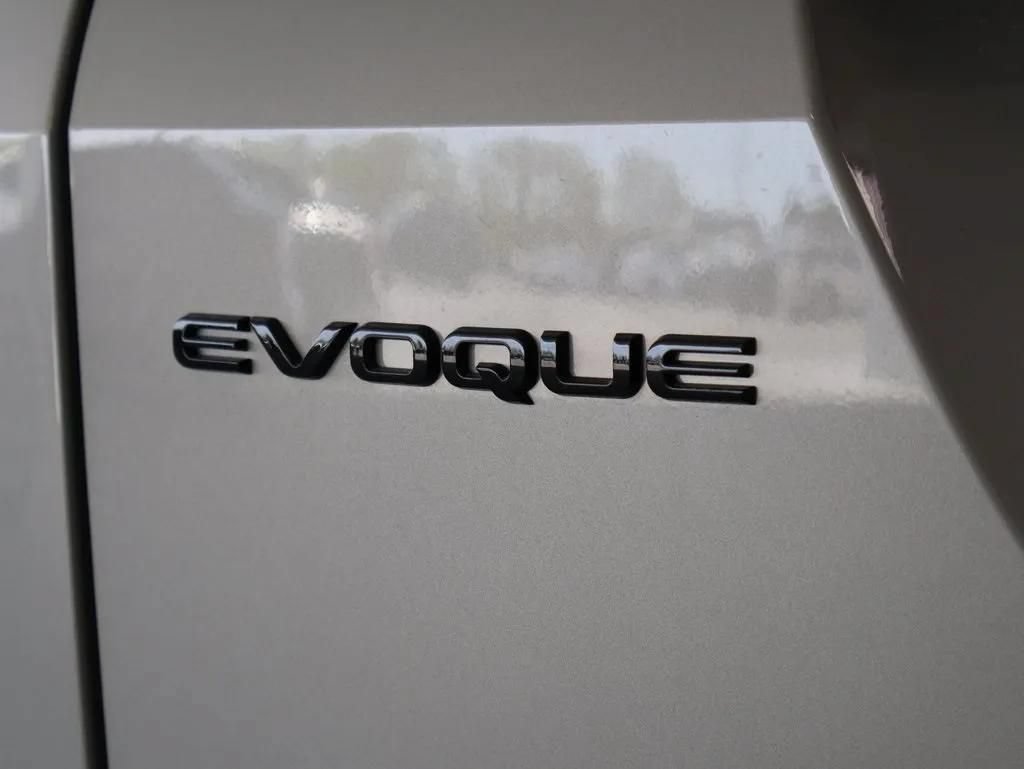 Certified 2026 Land Rover Range Rover Evoque Dynamic SE AWD/4WD image 32
