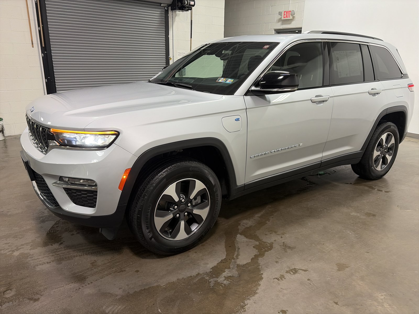 Used 2024 Jeep Grand Cherokee Limited 4xe AWD/4WD image 6